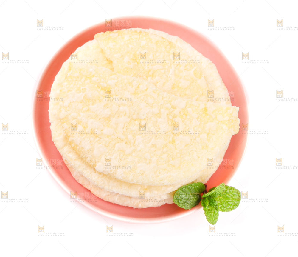 碟子里放着米饼