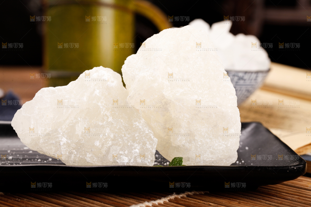 盘子里装着多晶冰糖