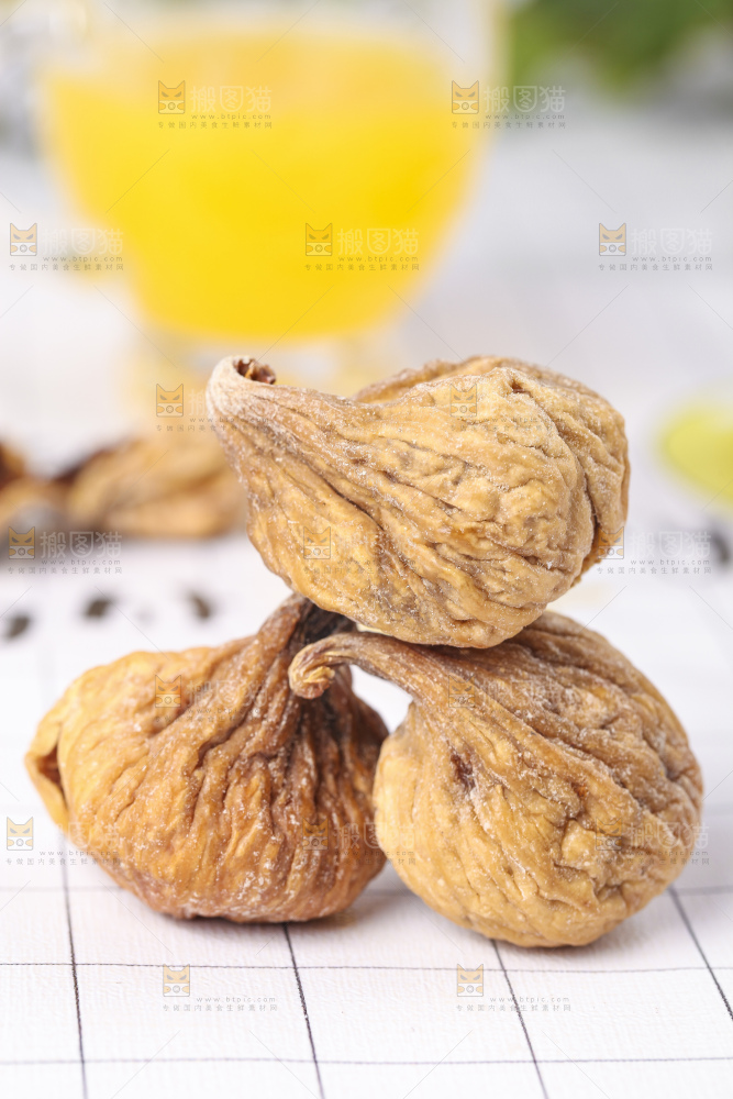 白格子底上的干无花果