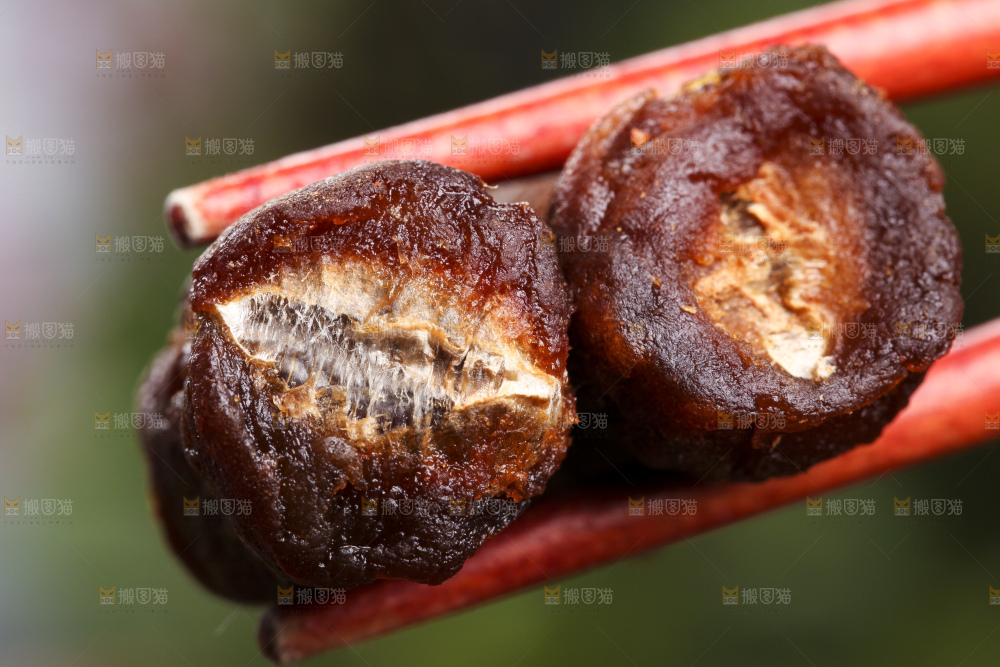 木底上放着清竹林酸角