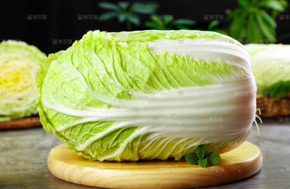 木板上的大白菜