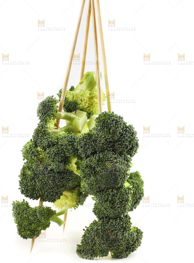签字上串着西兰花