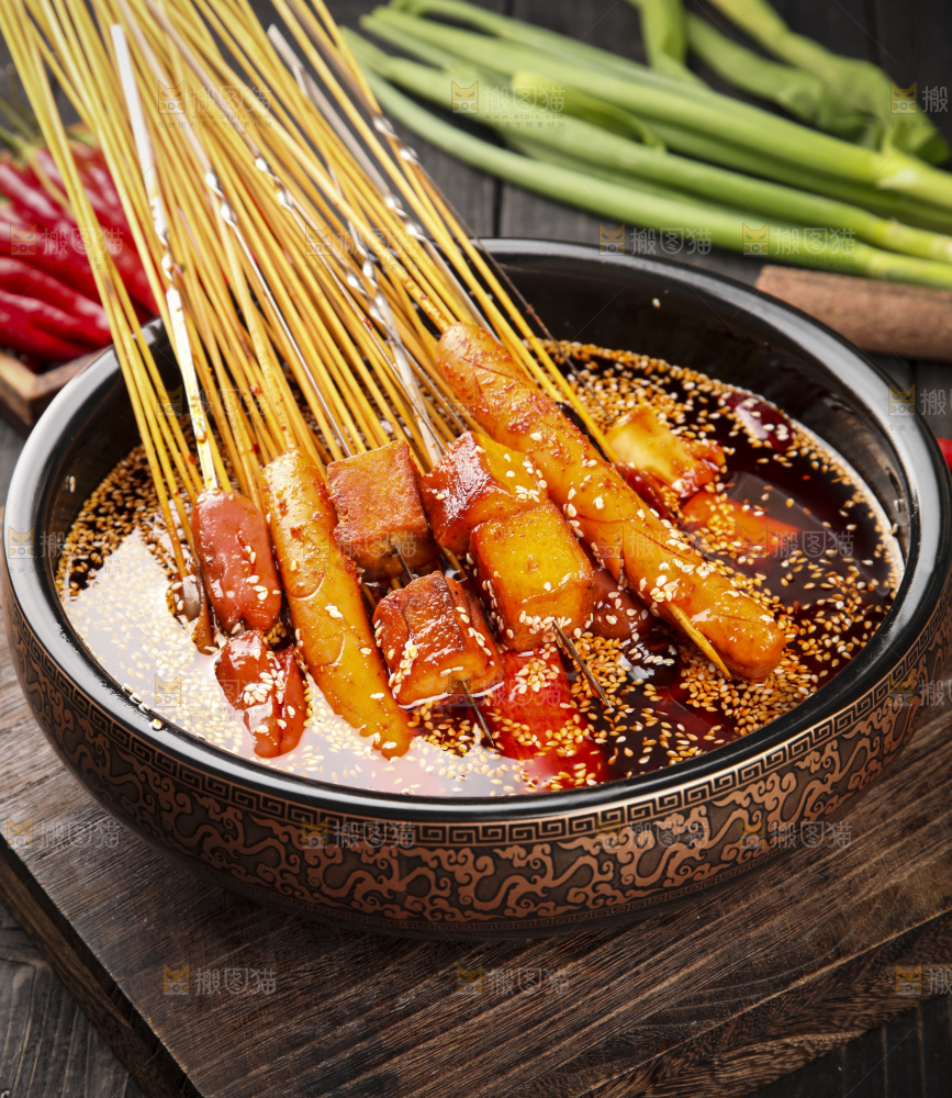 锅里装着串串