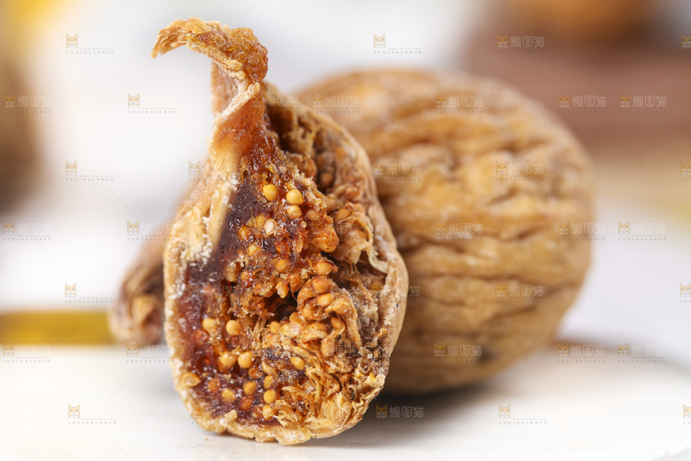 白格子底上的干无花果