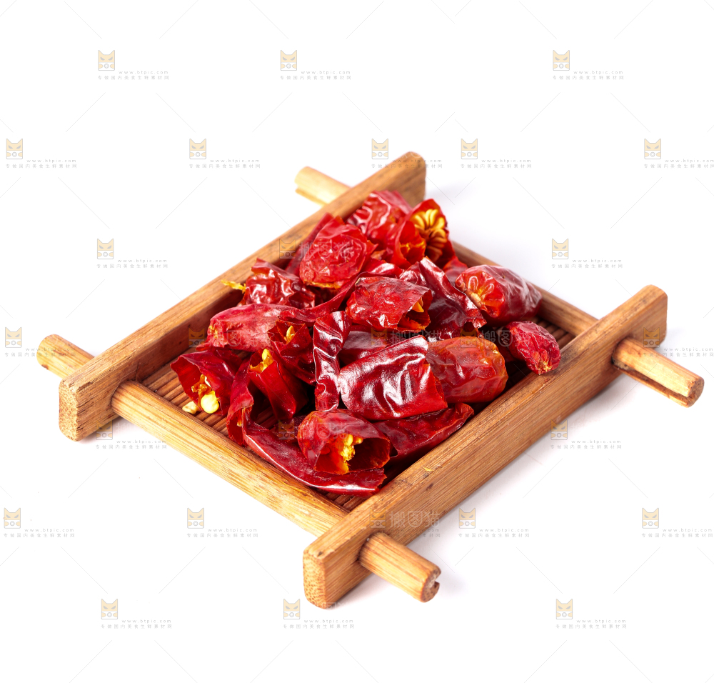 盘子里装着干辣椒