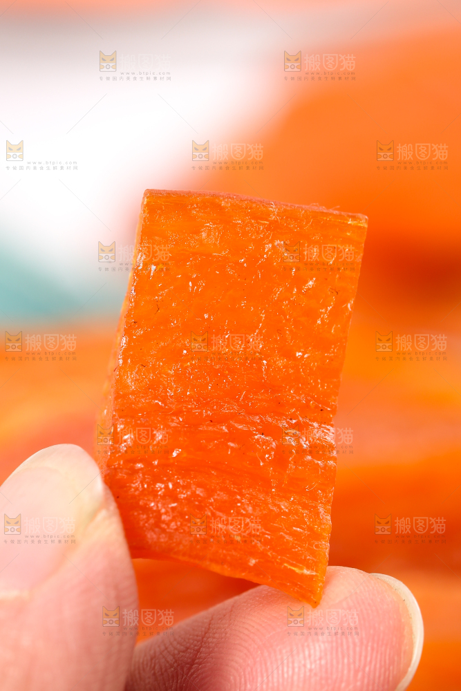 手拿红薯干