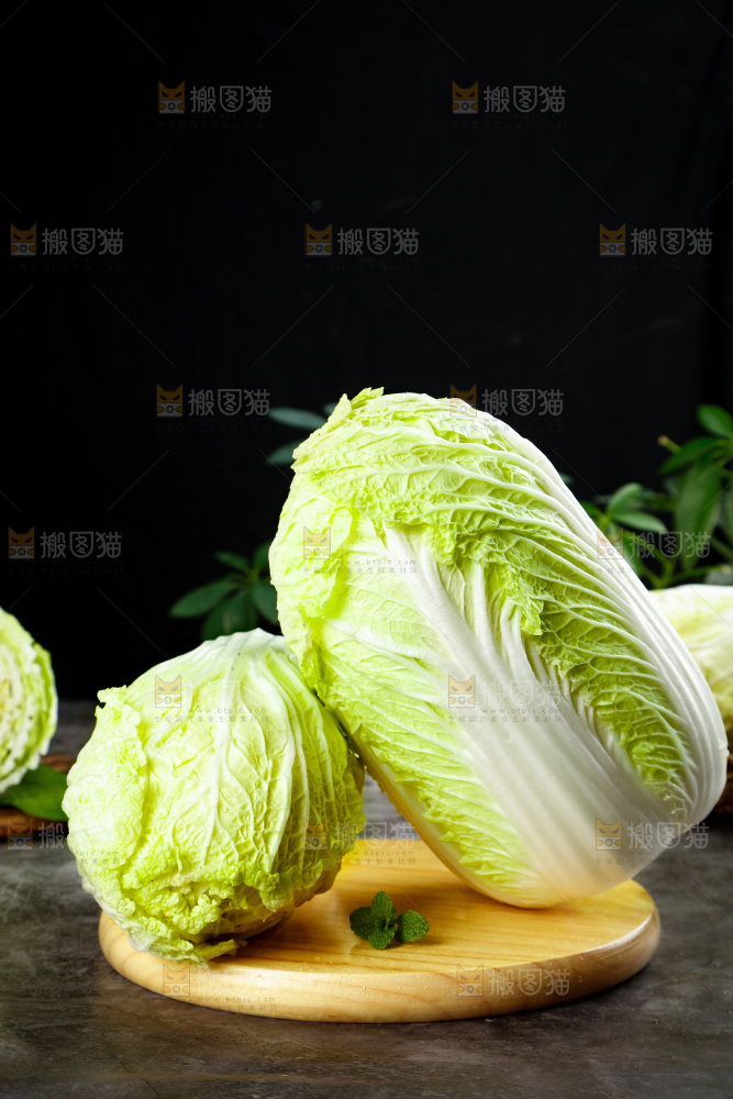 木板上的大白菜