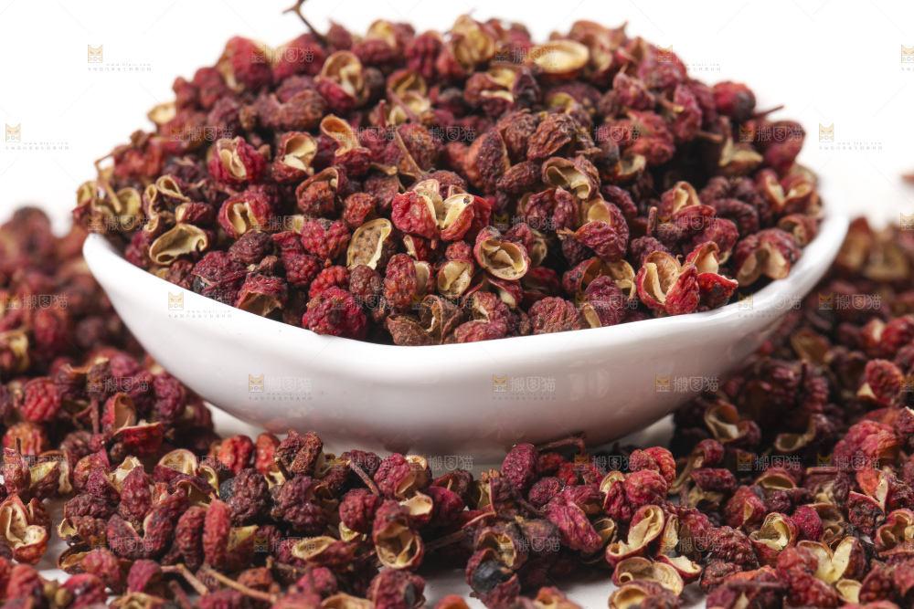 碗里装着大红袍花椒