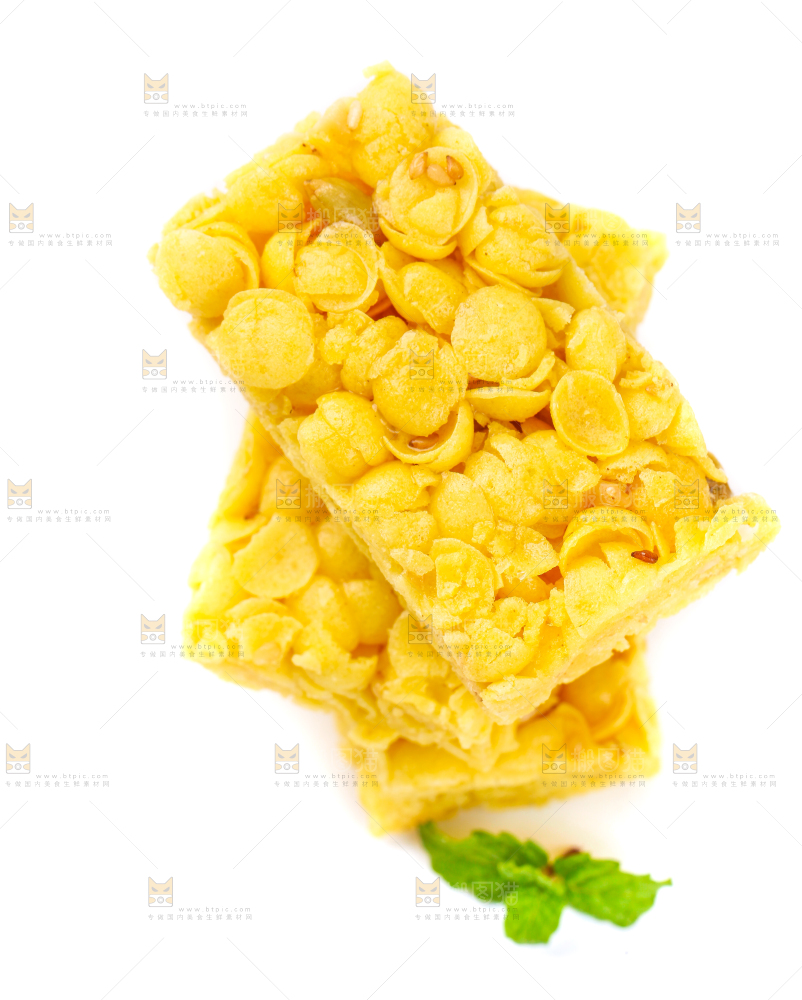 白底上放着玉米酥