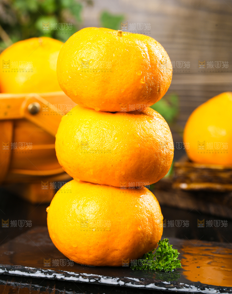 黑石板上的椪柑橘