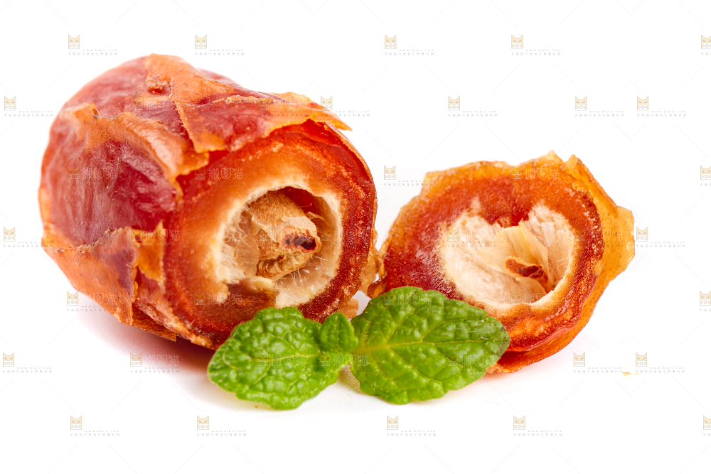 白底上摆放着椰枣