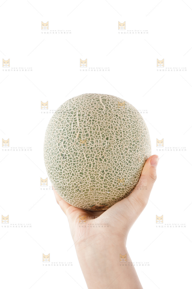 手里捧着哈蜜瓜