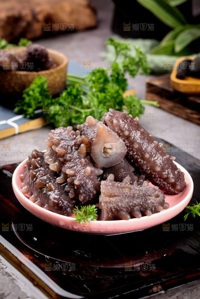 一盘海参放在深底上