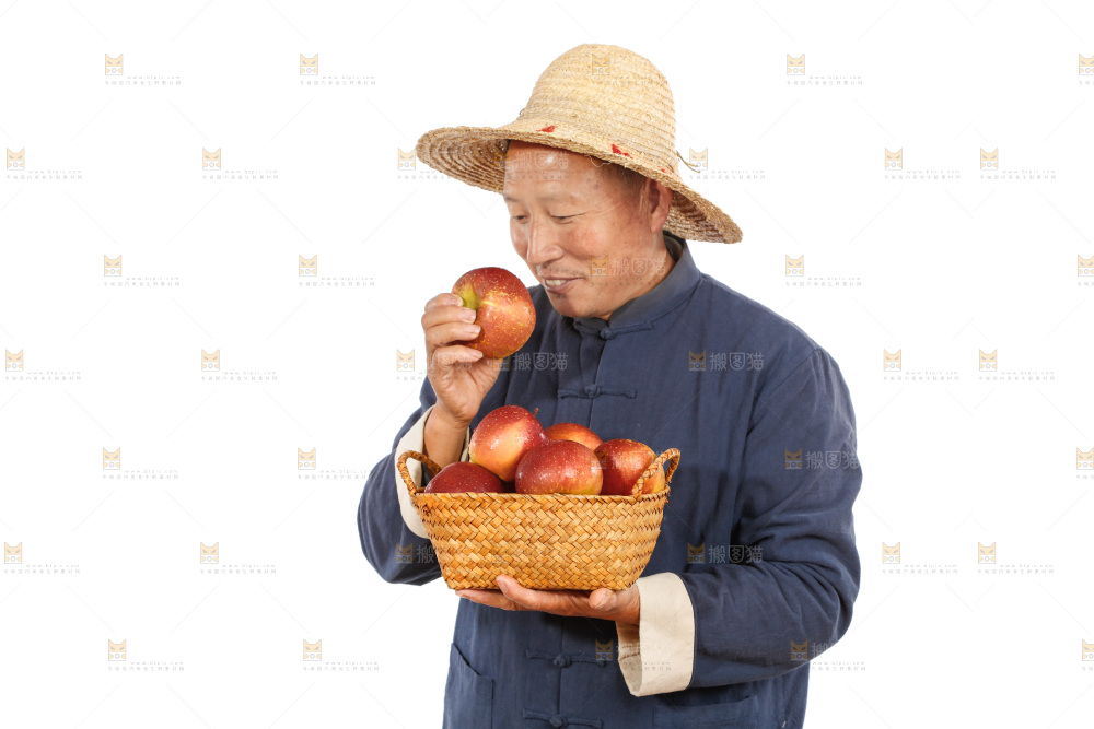 农民手里端着一篮丑苹果