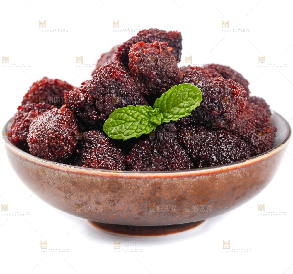 碟子里装着杨梅干