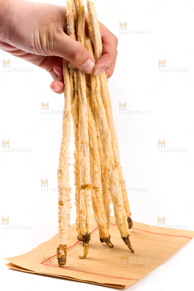 纸上放着沙参