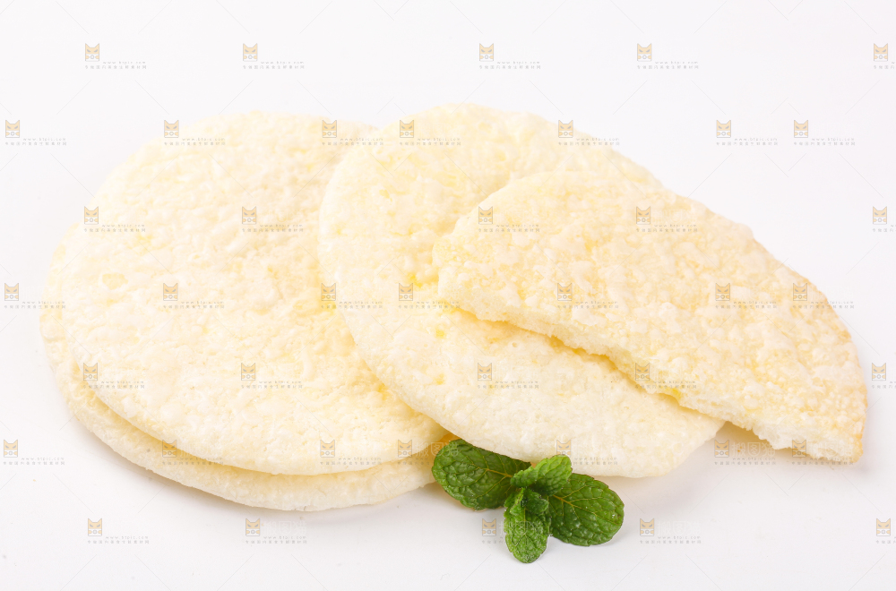 白底上放着米饼