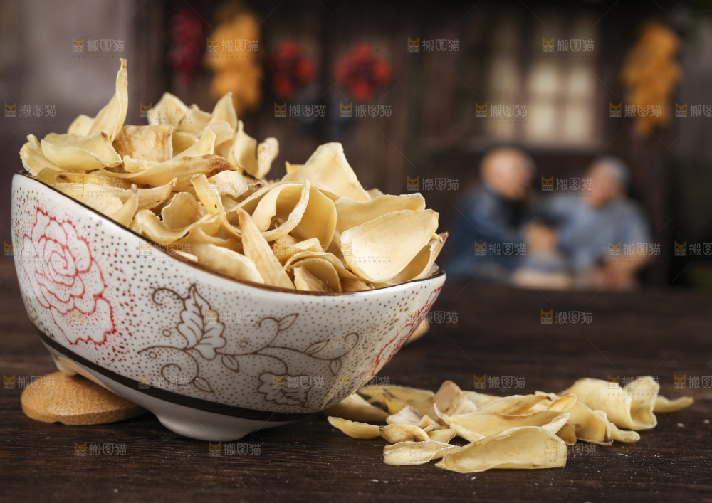 碗里装着云南百合干