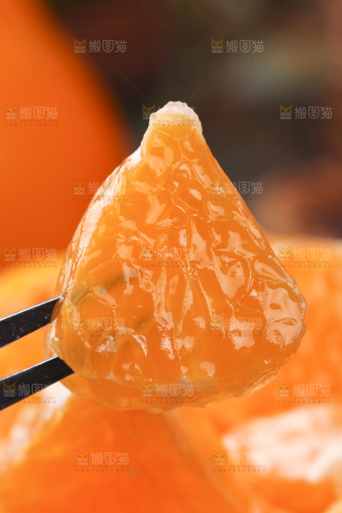 叉子叉着耙耙柑果肉