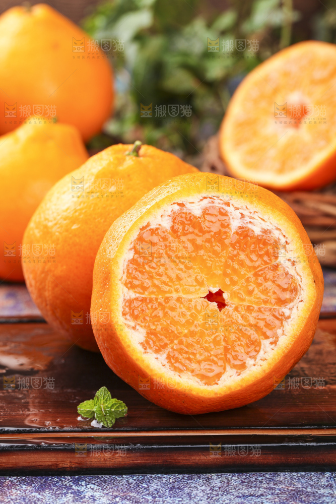 木板上的新鲜春见