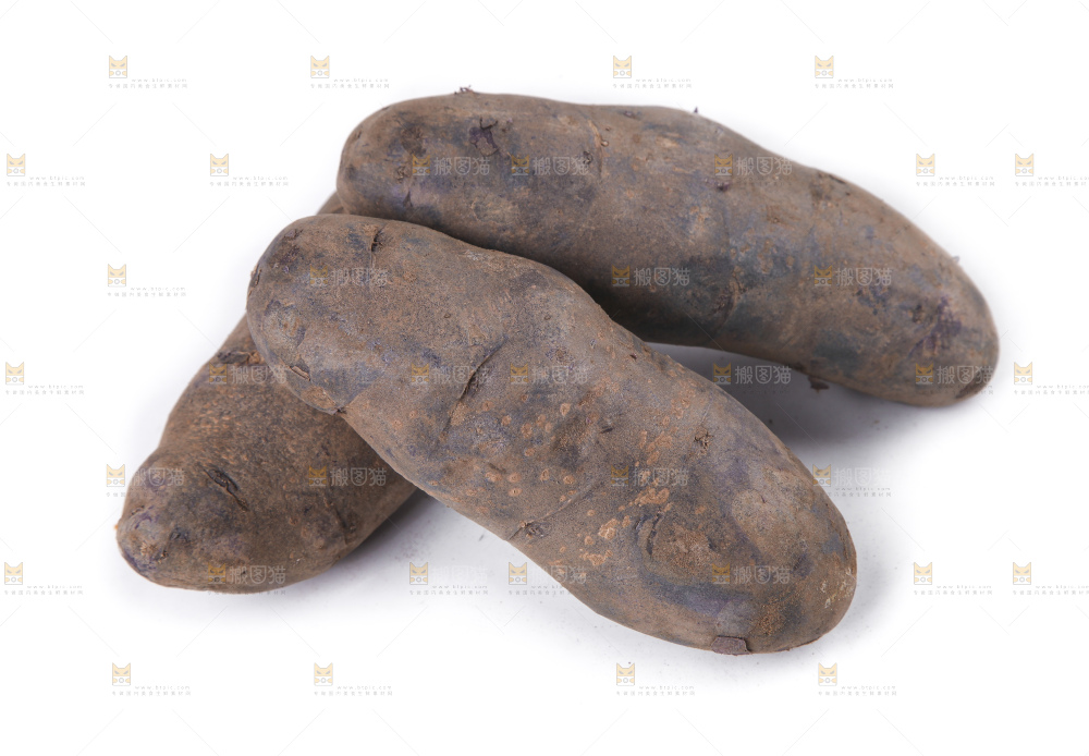 白底上放着黑美人土豆