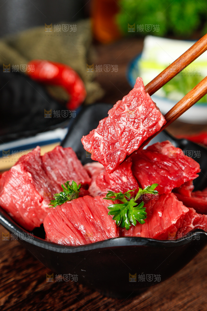块子夹着一块鲜牛肉