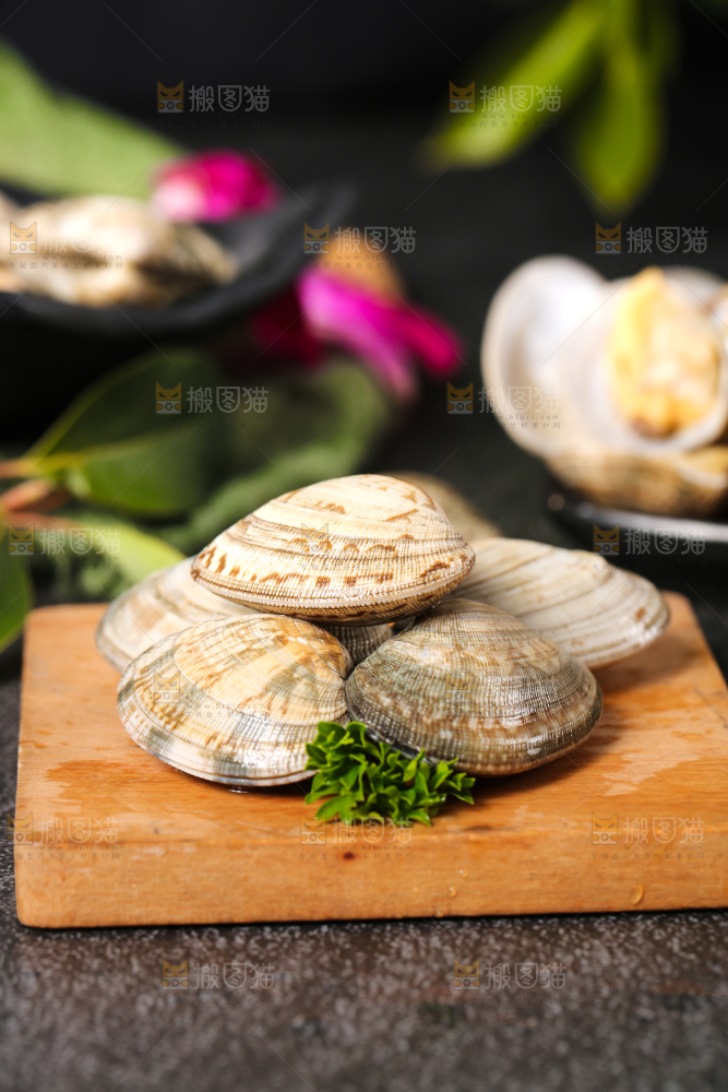 木板上的鲜活花甲