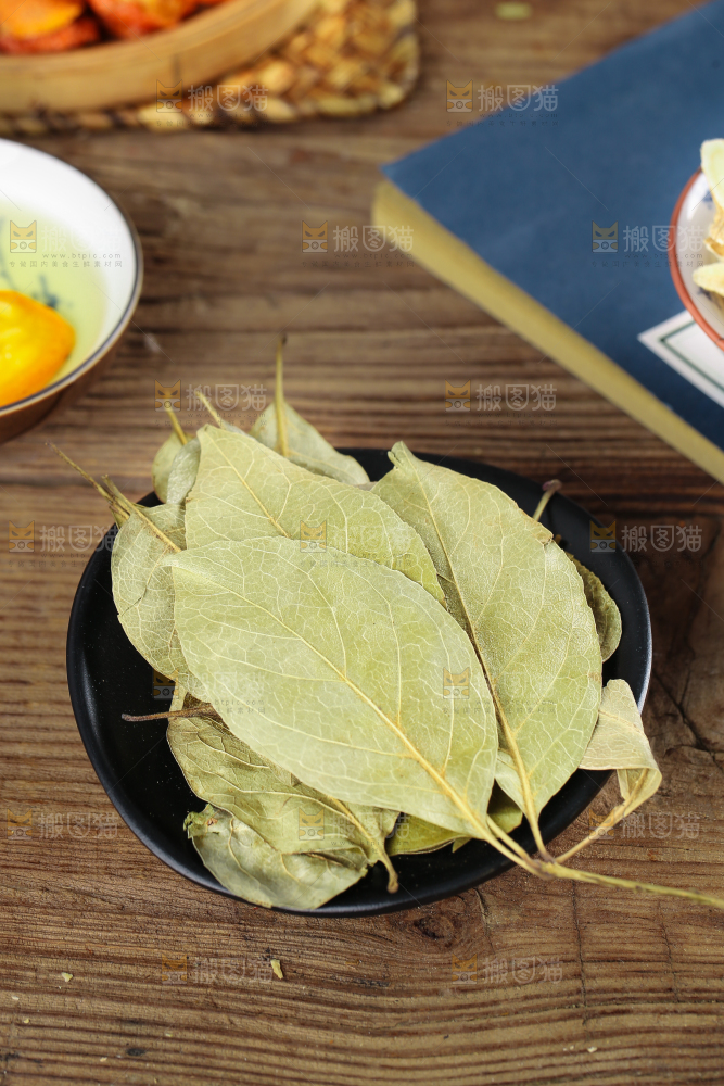 盘子里放着香叶