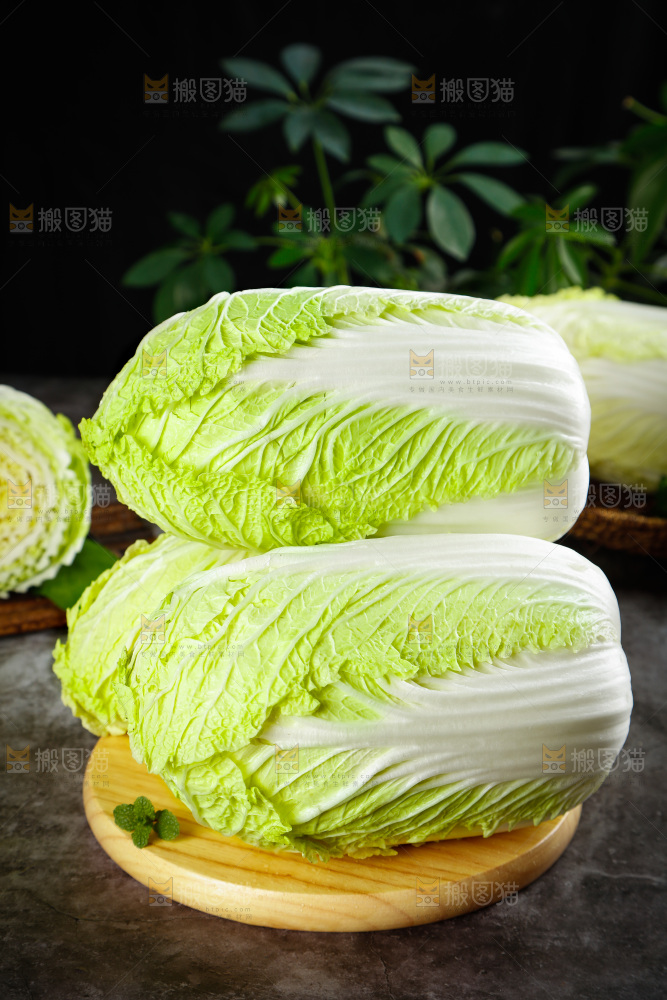 木板上的大白菜