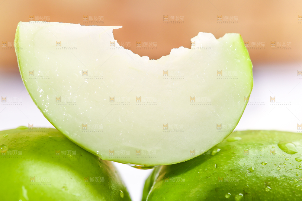 石板上的牛奶大青枣