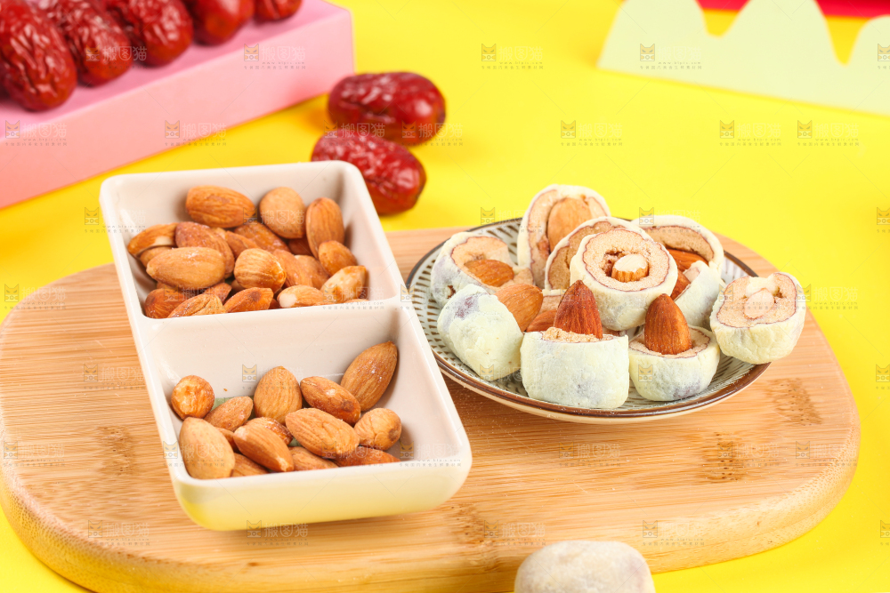 木底上的杏仁奶枣