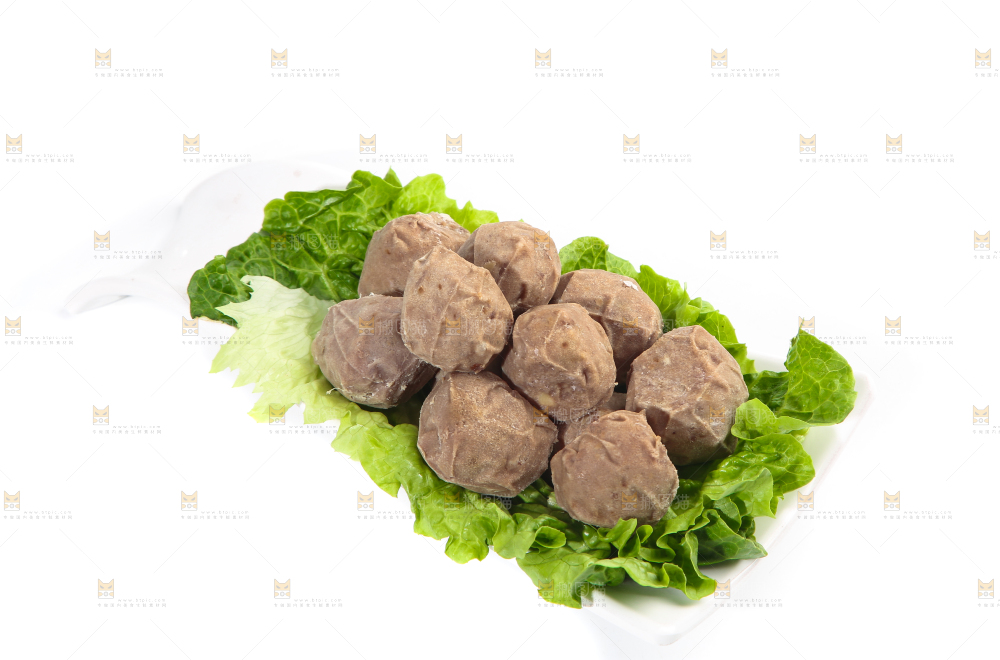 白底上放着一盘手工牛肉丸