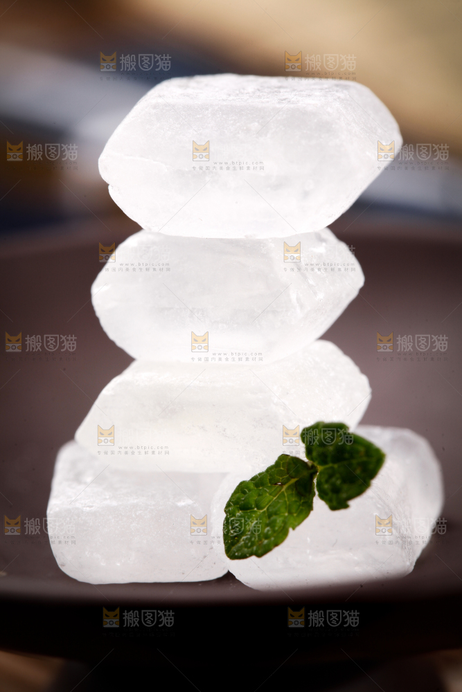 黑底上放着冰糖