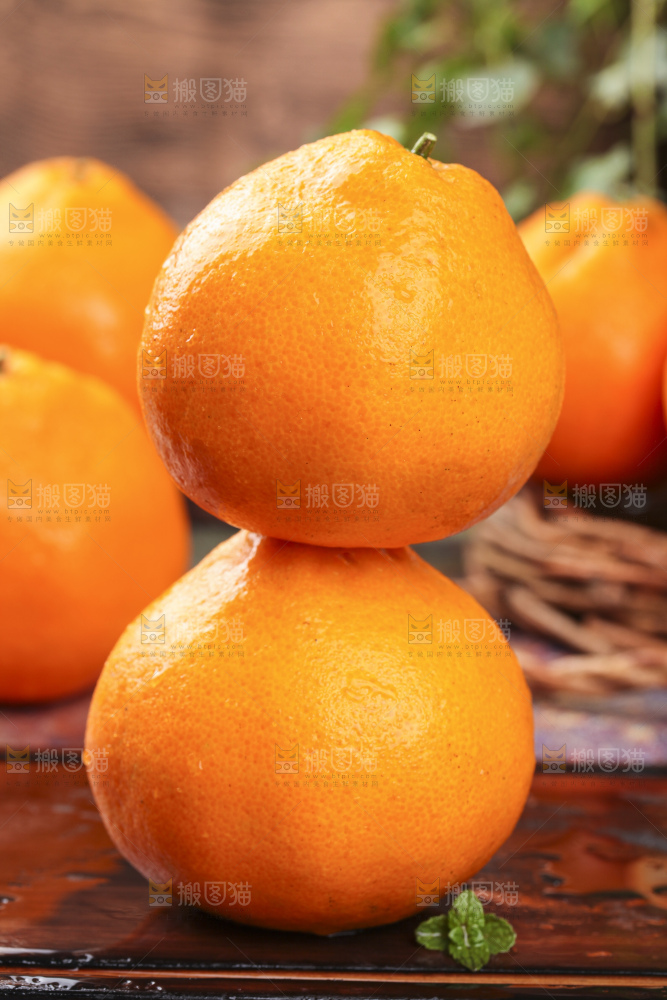 木板上的新鲜春见