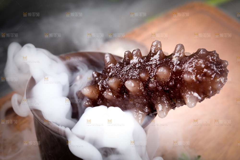 木底上放着一杯冰镇海参