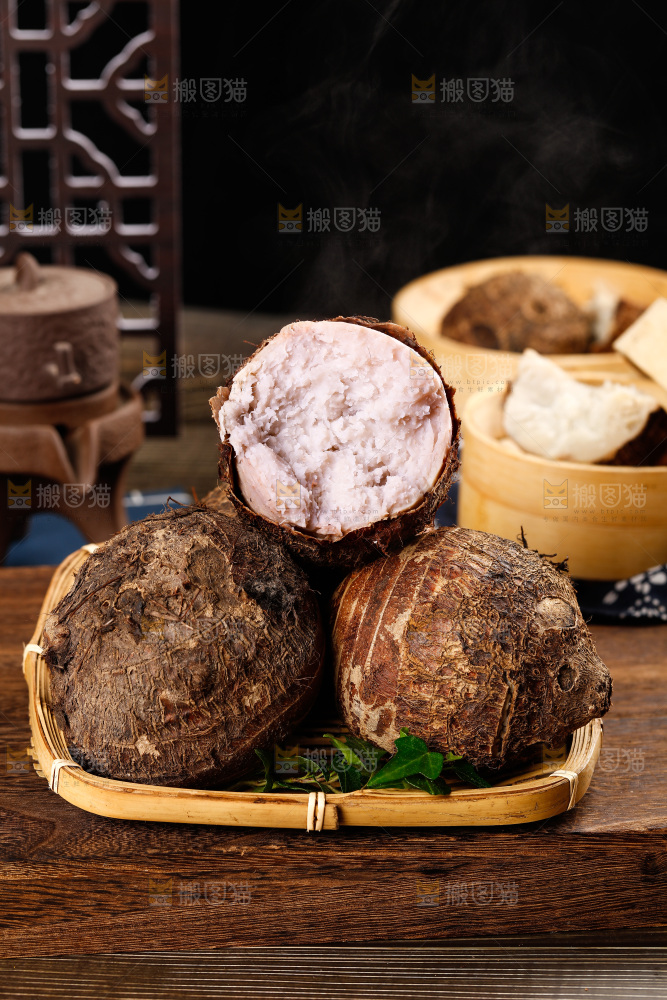 篮子里放着芋头