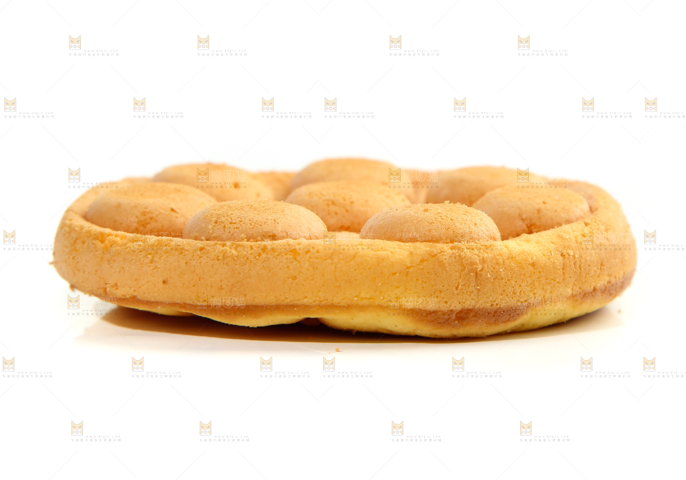 鸡蛋仔蛋糕放在白底上