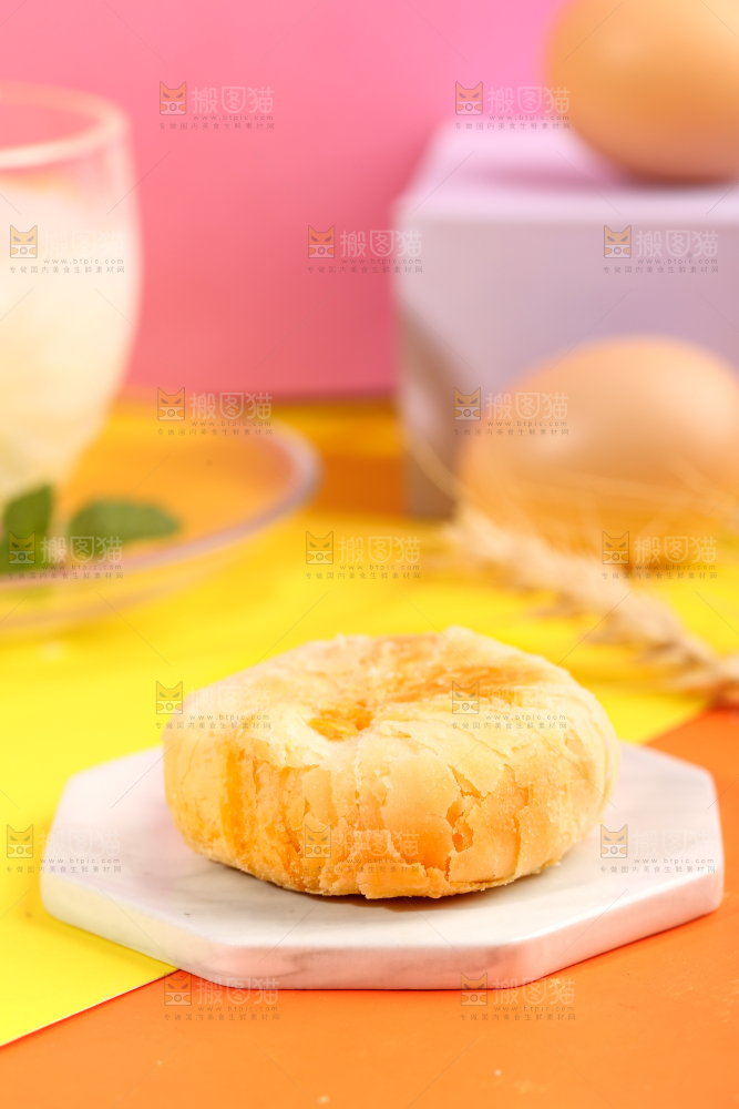 石板上的苏式月饼