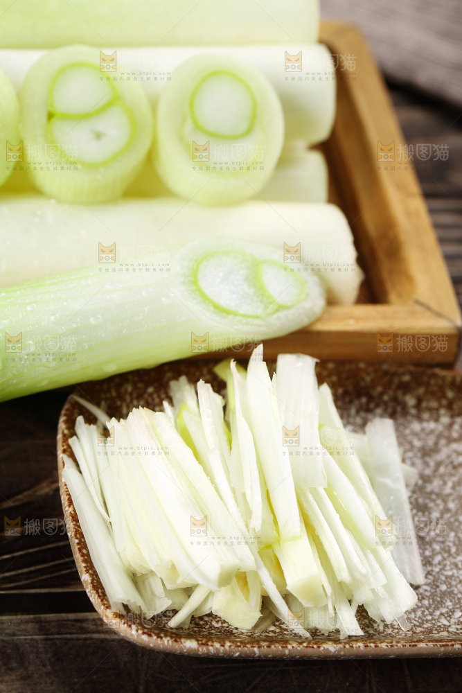 盘子里的大葱丝