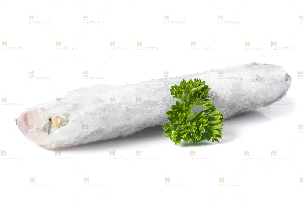 白底上的带鱼段