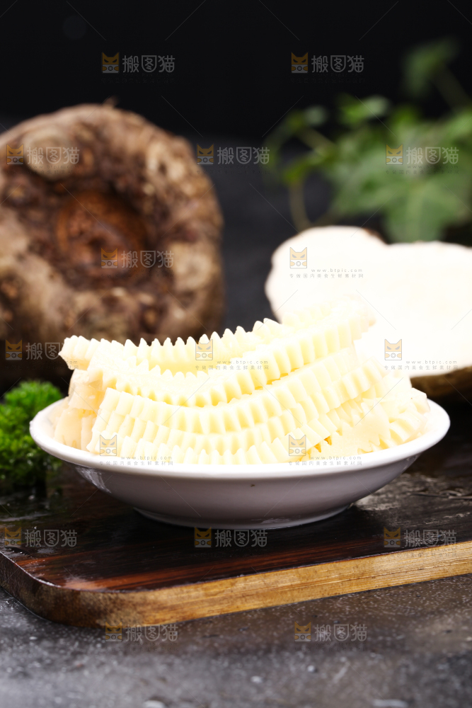 盘子里装着素肚条