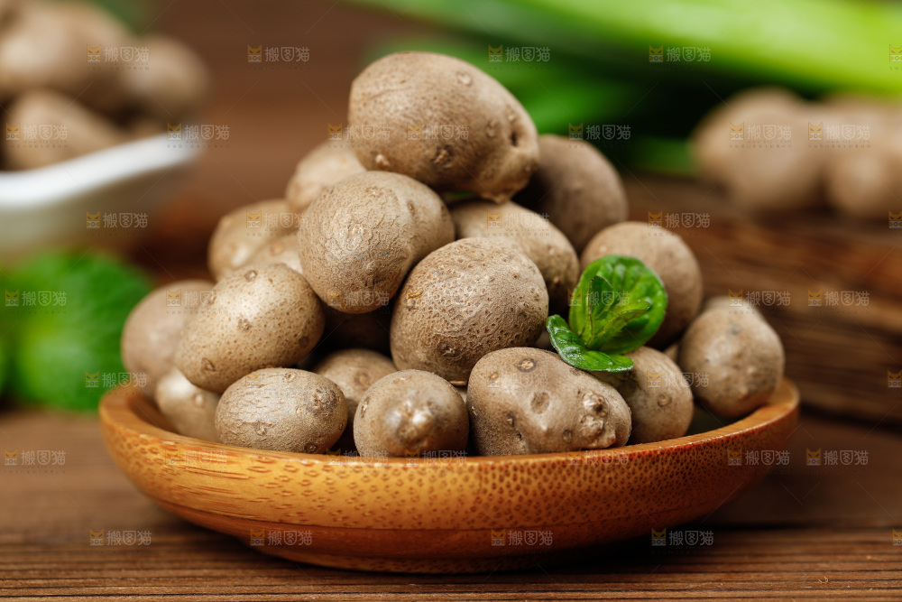 盘子里放着山药豆