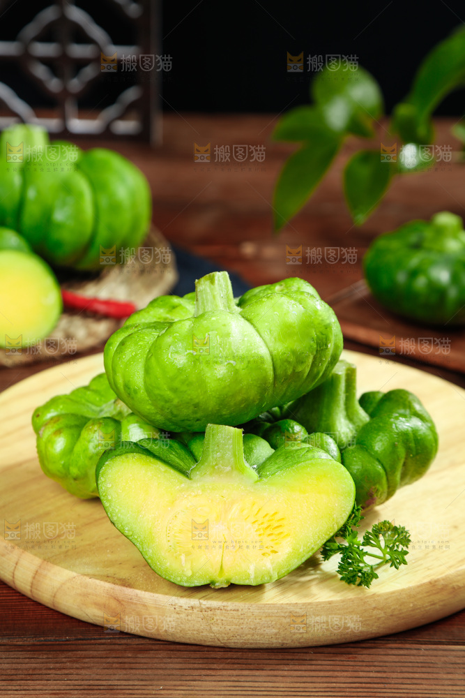 木底摆放着小南瓜