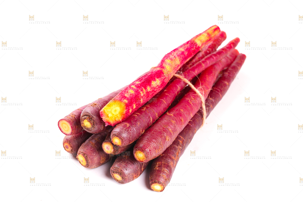 白底上放着胡萝卜