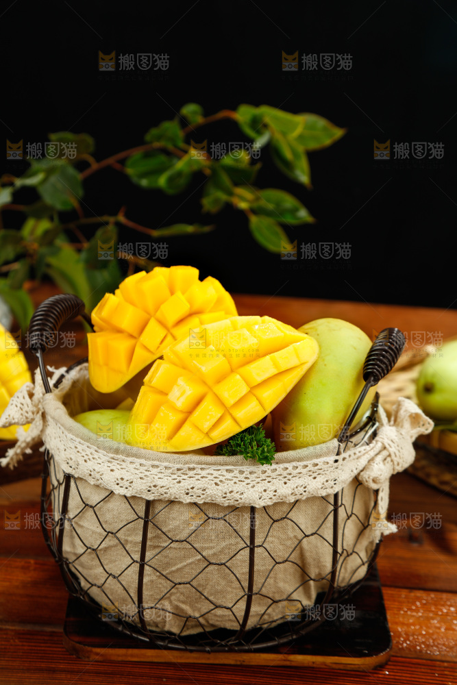 篮子里装着玉芒