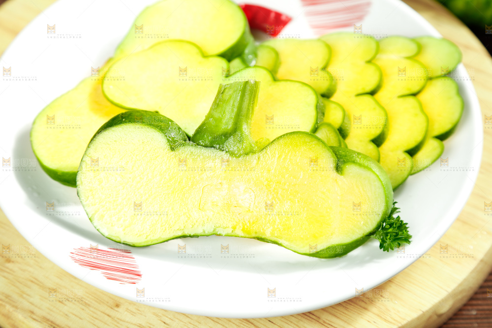 盘子里装着小麦瓜