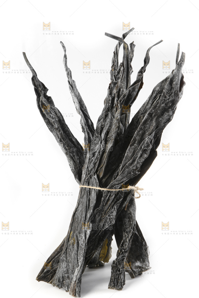 白底上摆放着盐渍干海带