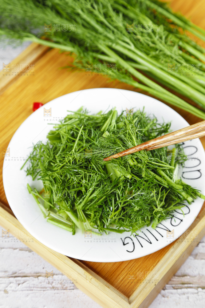 盘子里的云南小茴香菜