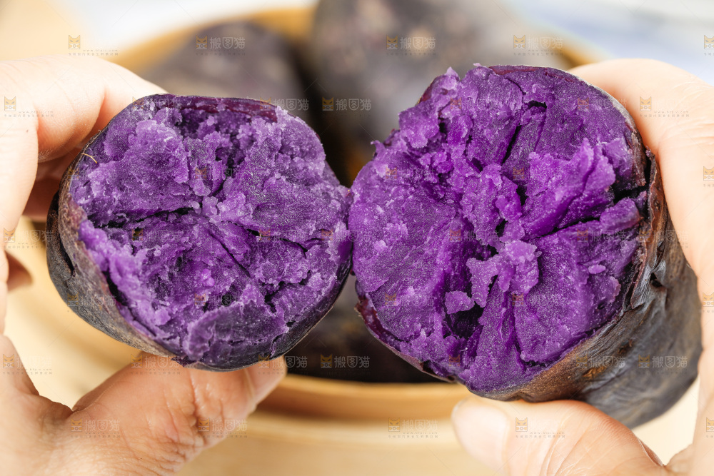 蒸笼里的农家紫土豆