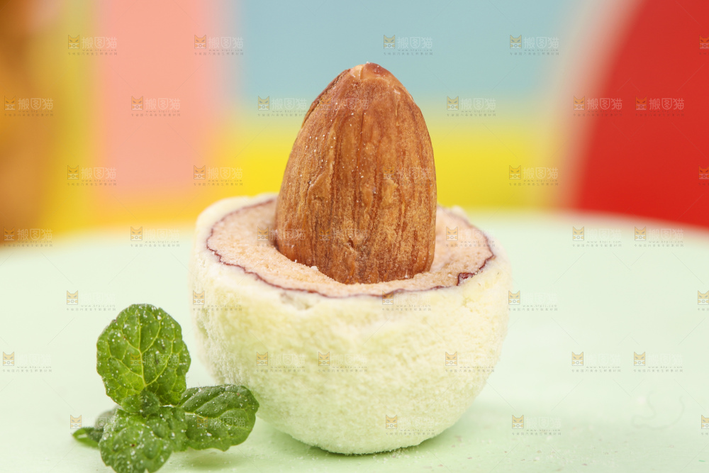 浅底上切开的夹心奶枣